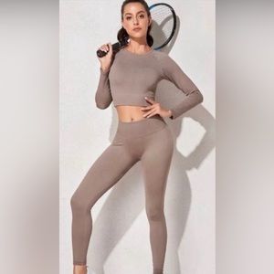 High Waisted Gym Outfit 2 pc set Size M New